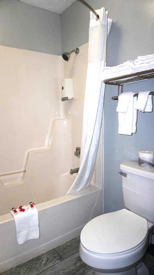 Lakes Inn Warsaw エクステリア 写真
