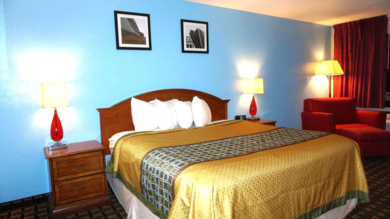 Lakes Inn Warsaw エクステリア 写真
