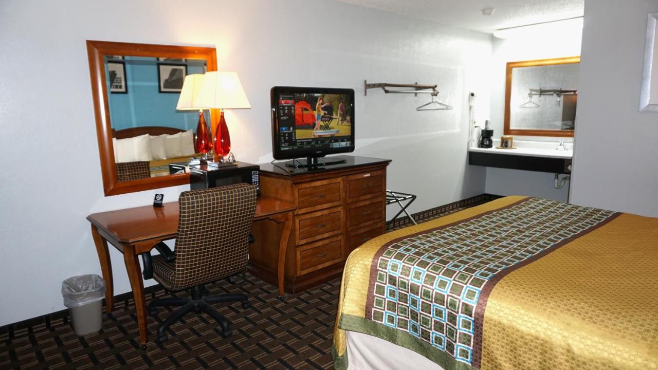 Lakes Inn Warsaw エクステリア 写真