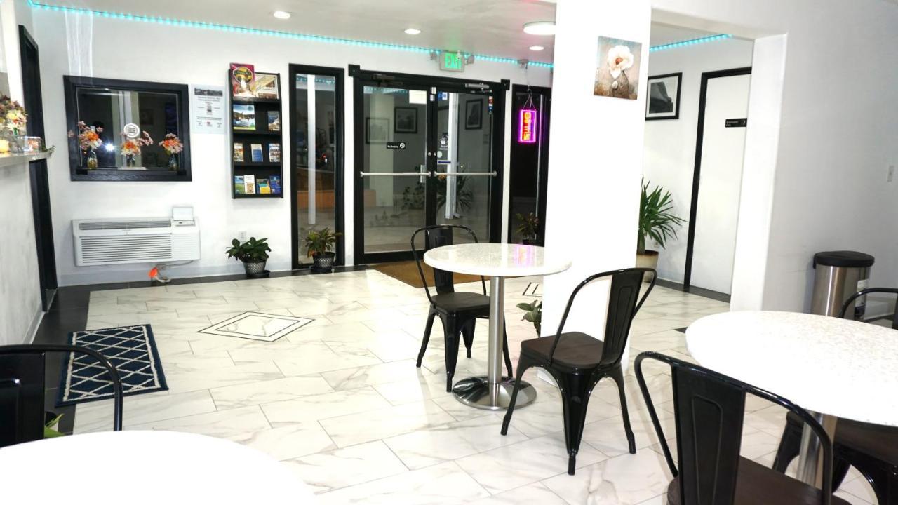 Lakes Inn Warsaw エクステリア 写真
