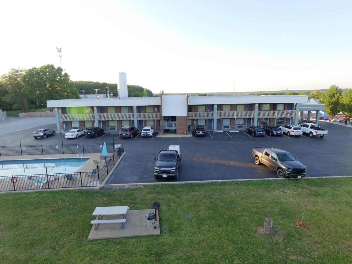 Lakes Inn Warsaw エクステリア 写真