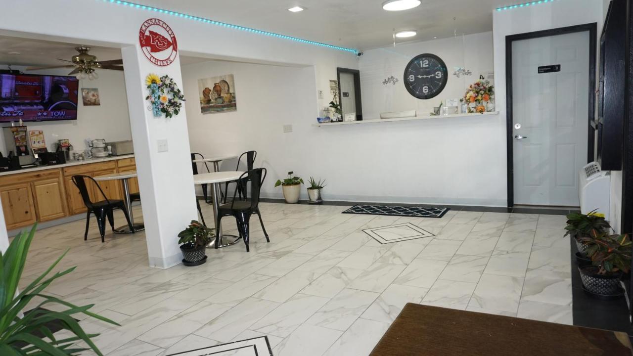 Lakes Inn Warsaw エクステリア 写真