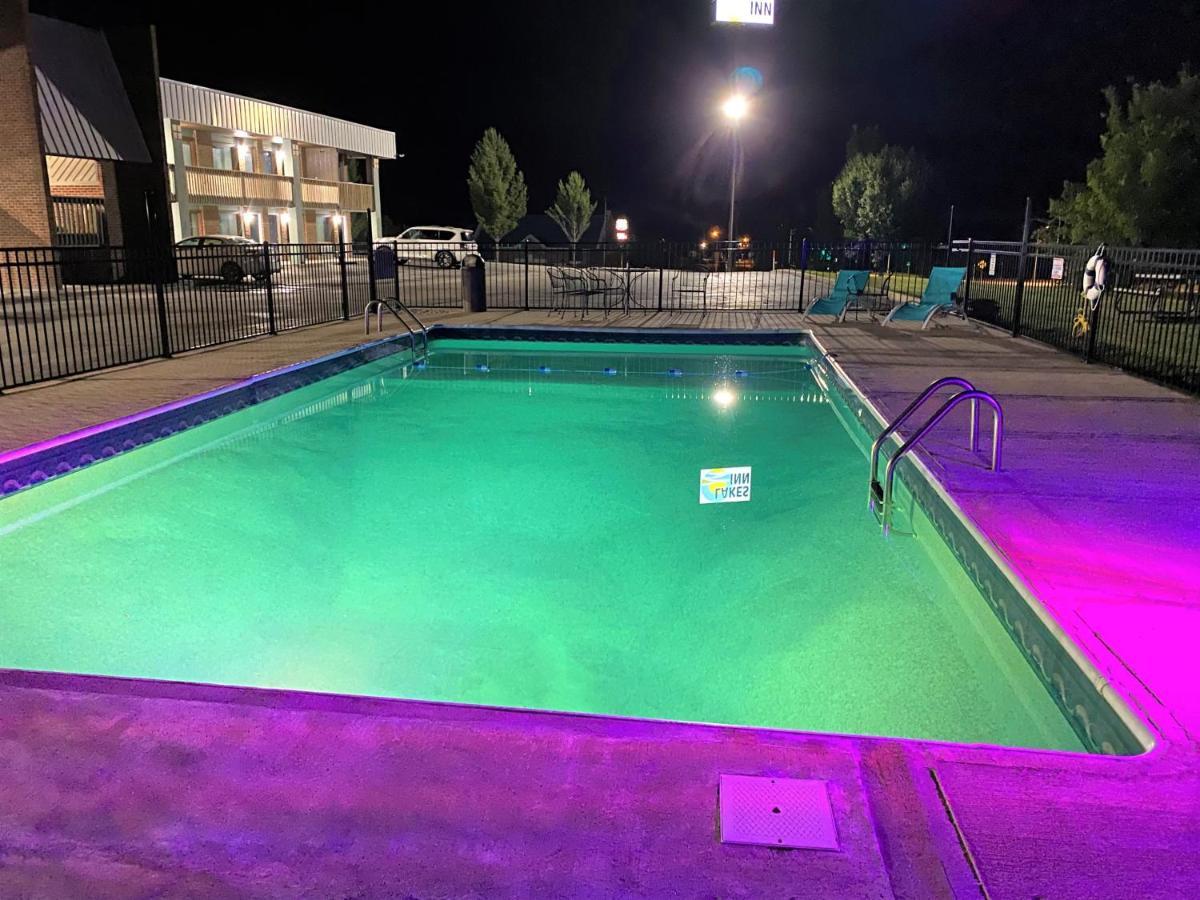 Lakes Inn Warsaw エクステリア 写真
