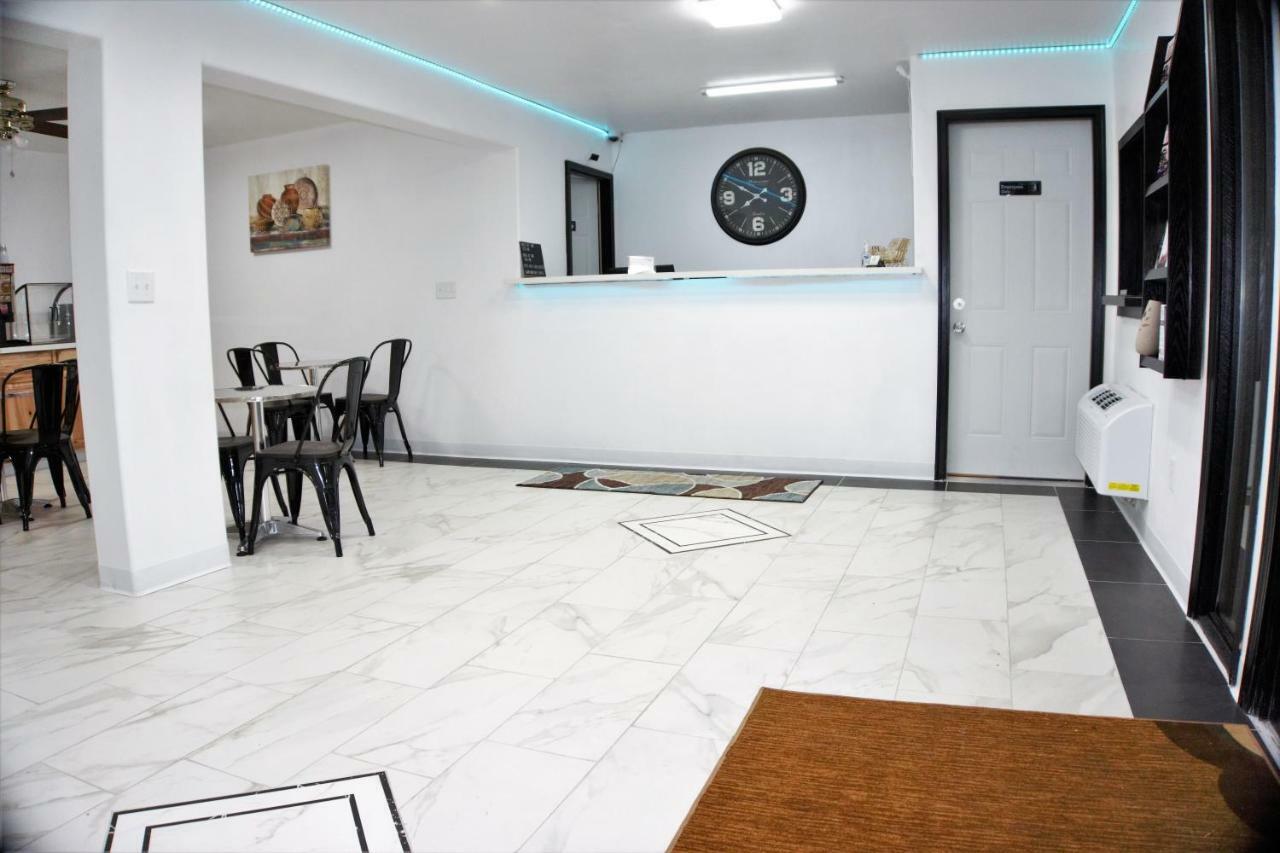 Lakes Inn Warsaw エクステリア 写真