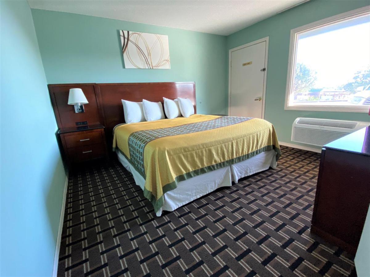 Lakes Inn Warsaw エクステリア 写真