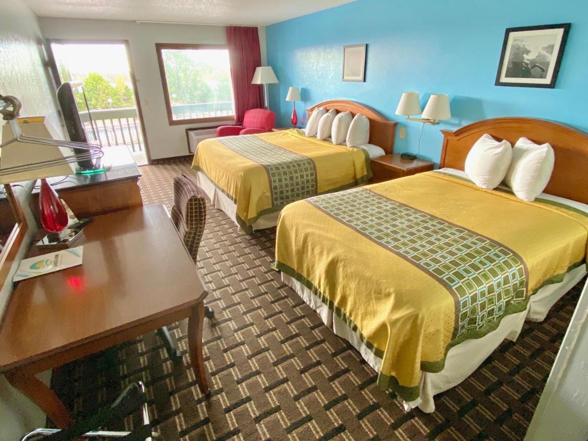 Lakes Inn Warsaw エクステリア 写真