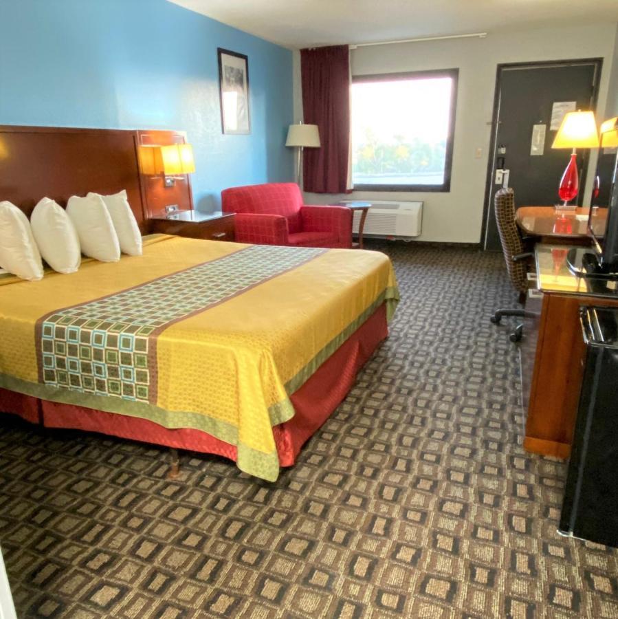 Lakes Inn Warsaw エクステリア 写真