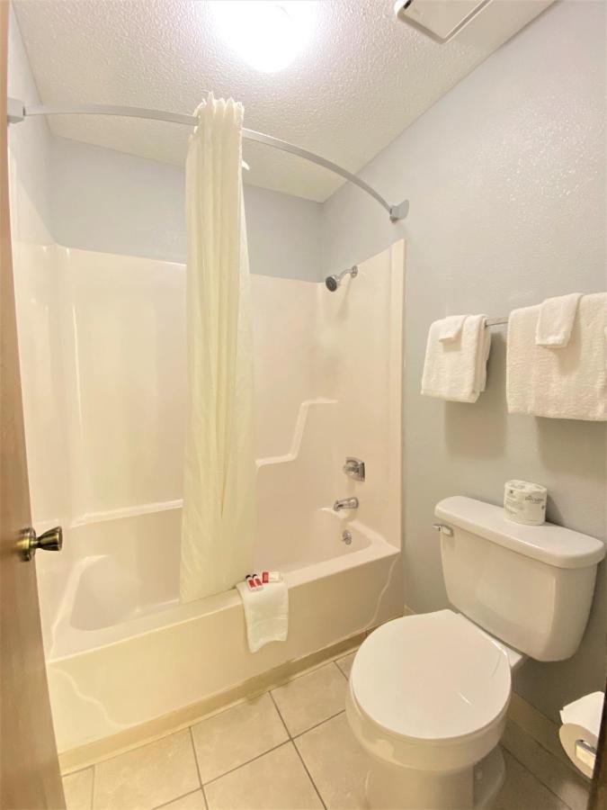 Lakes Inn Warsaw エクステリア 写真